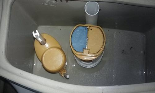 马桶渗水的原因有哪些 几分钟找到马桶漏水的源头